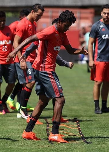 Gabriel em treino do Flamengo (Gilvan de Souza / Flamengo)