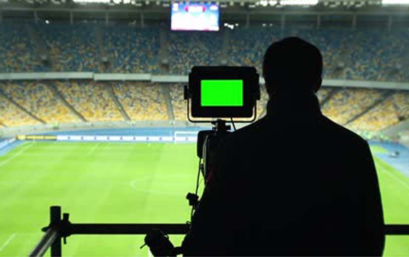 camera filmando jogo de futebol