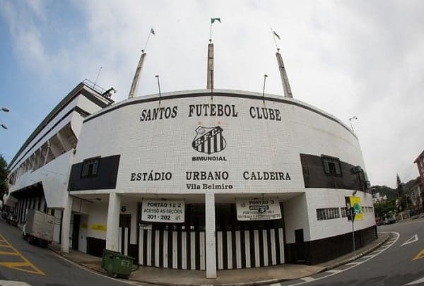 Vila Belmiro leva o nome de Urbano Caldeira na fachada e em sua história. O centenário estádio teve o 'dedo' do santista