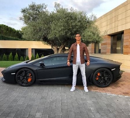 Cristiano Ronaldo tira onda com Lamborghini