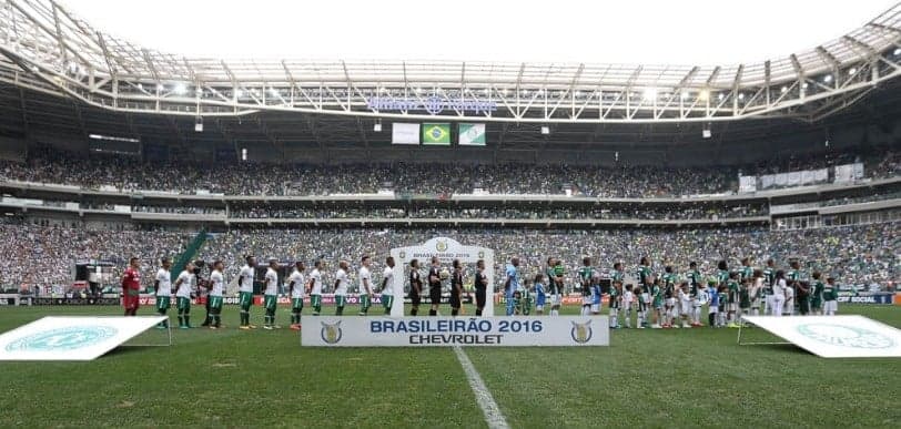 Jogadores de Chapecoense e Palmeiras perfilados antes do jogo de domingo (Foto: Cesar Greco)
