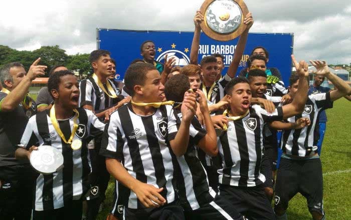 Botafogo vence o Flamengo e conquista o título da Cruzeiro Cup