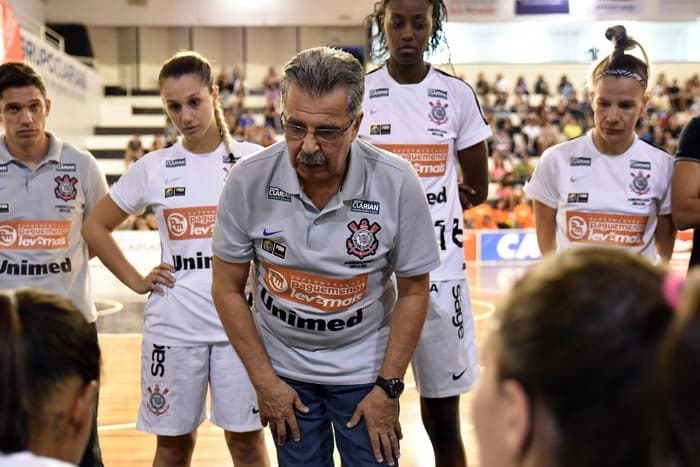 LBF CAIXA - Corinthians vence Blumenau e se mantém 100%