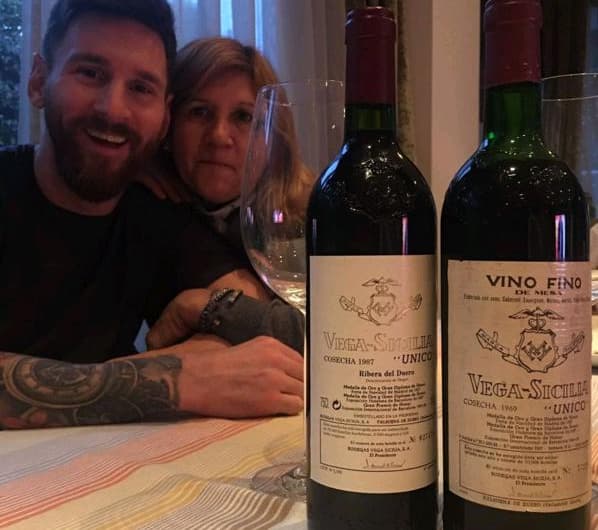 Messi bebe vinho de R$11mil
