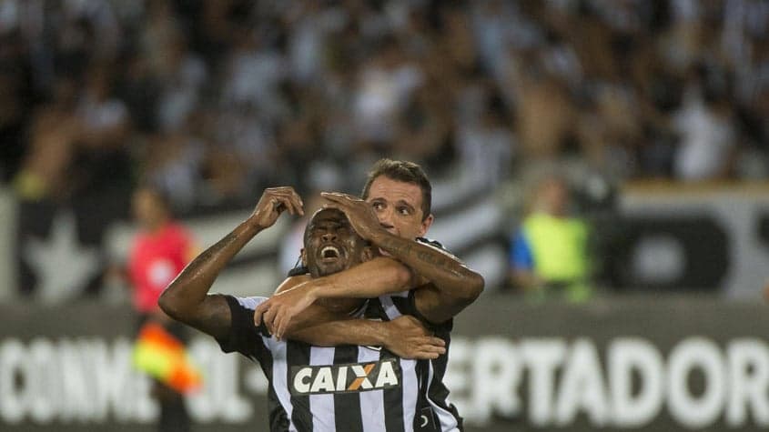 O Botafogo enfrenta o Colo-Colo nesta quarta-feira em Santiago. Confira a seguir motivos para apoiar o Fogão!