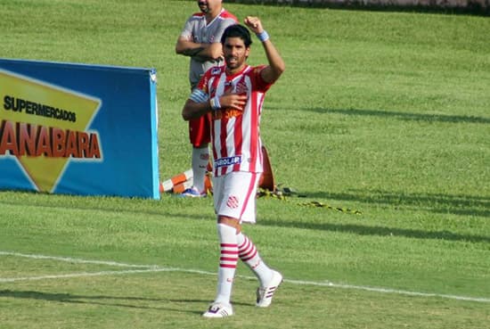 Loco Abreu tem três gols em três partidas no Carioca