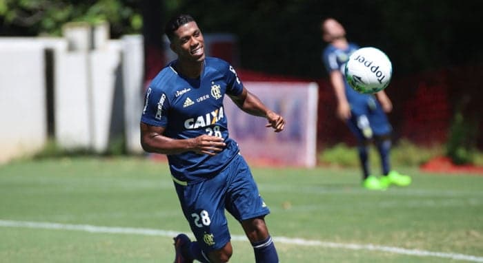 Berrio treinando pelo Flamengo