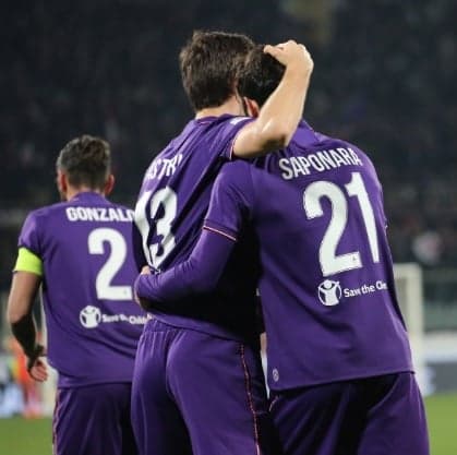 Jogadores da Fiorentina celebram gol na vitória sobre o Torino (Foto: Reproduçã / Twitter)