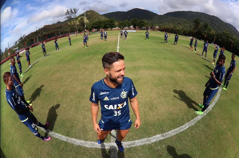 Diego em treino recente do Flamengo