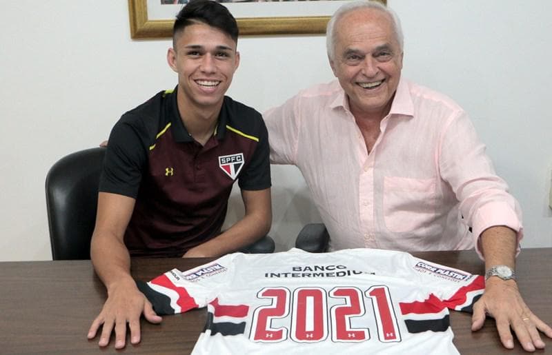 Luiz Araújo renovou contrato