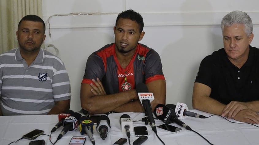 Contratação de Bruno, que deixou a cadeia, custou ao Boa Esporte a perda de quatro patrocinadores e da fornecedora de uniformes