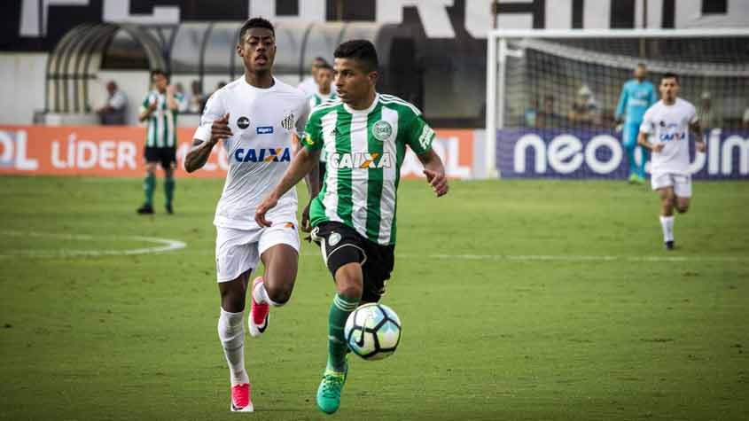 Último confronto: Santos 1 x 0 Coritiba, pelo Campeonato Brasileiro, na Vila Belmiro (20/05/2017)