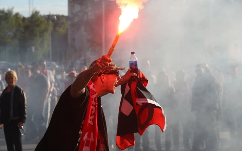 Desde cedo torcedores de Manchester United e Ajax movimentaram as ruas de Estocolmo