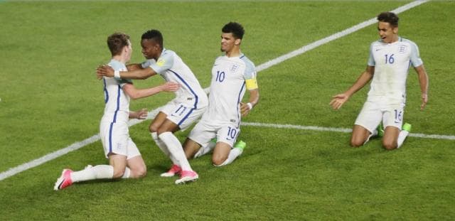 Ingleses celebram classificação no Mundial sub 20