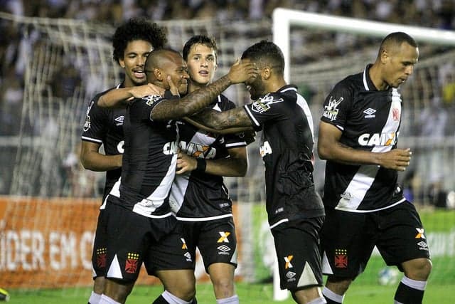 De táxi rumo à vitória! (Foto: Paulo Fernandes/Vasco.com.br)