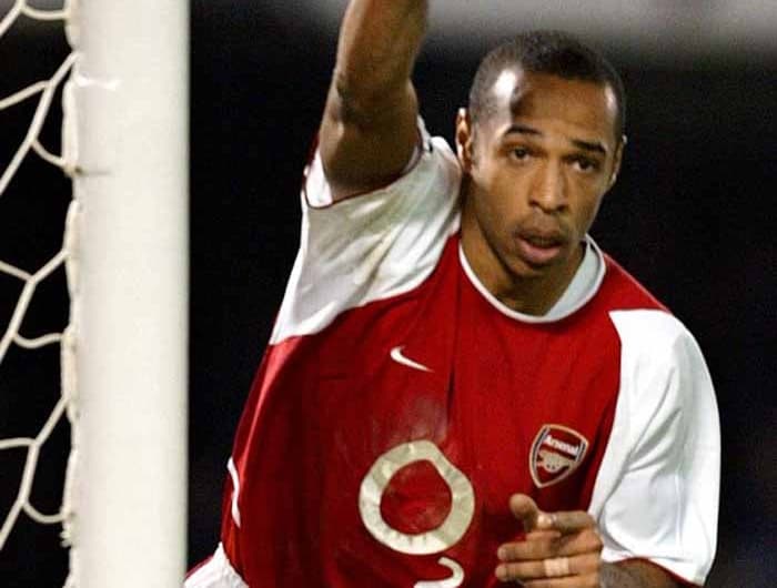 2003/2004: Thierry Henry, do Arsenal, com 29 gols levou o prêmio pelo bom desempenho na Inglaterra