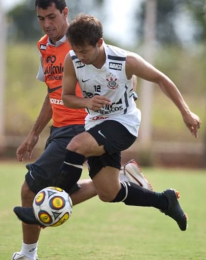 Everton Ribeiro em ação pelo Corinthians
