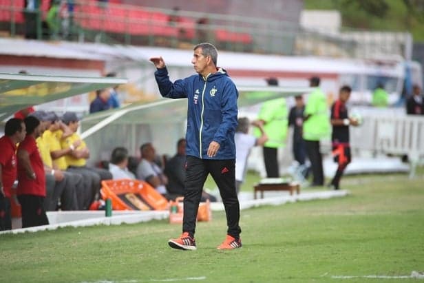 Gilmar Popoca, técnico do time sub-20 do Flamengo
