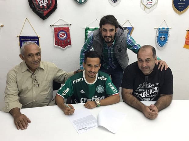 Alan Guimarães assina novo contrato com o Palmeiras