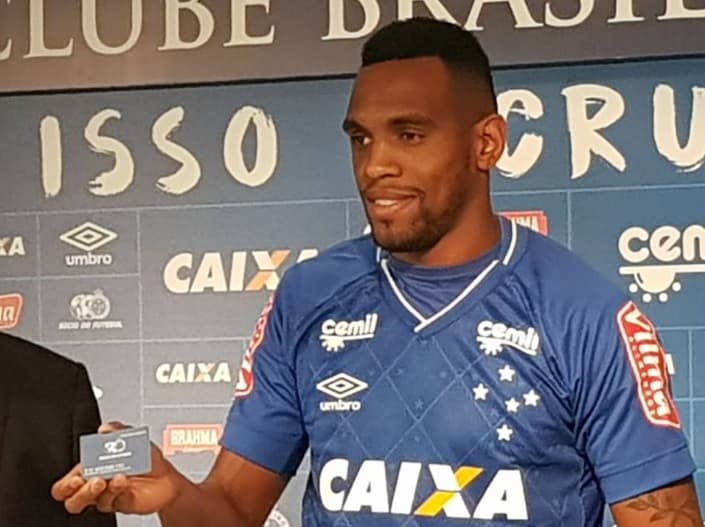 Digão é apresentado pelo Cruzeiro