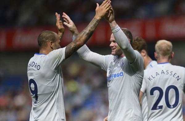 Rooney e Sandro Ramírez - Everton x Genk