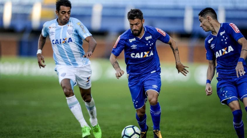 O Avaí bateu o Cruzeiro, em casa, por 1 a 0, e respira um pouco no Campeonato Brasileiro. Veja uma galeria de fotos, a seguir