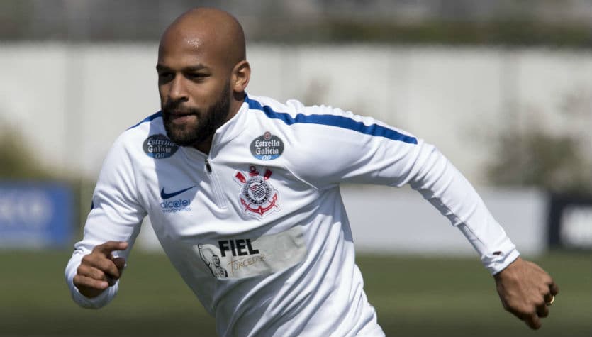 Fellipe Bastos (Corinthians) - Tende a perder ainda mais espaço com a chegada de Renê Júnior. Jogou pouco em 2017.