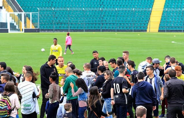 Zé Love destaca encontro com a torcida do Figueirense após treino no Orlando Scarpelli