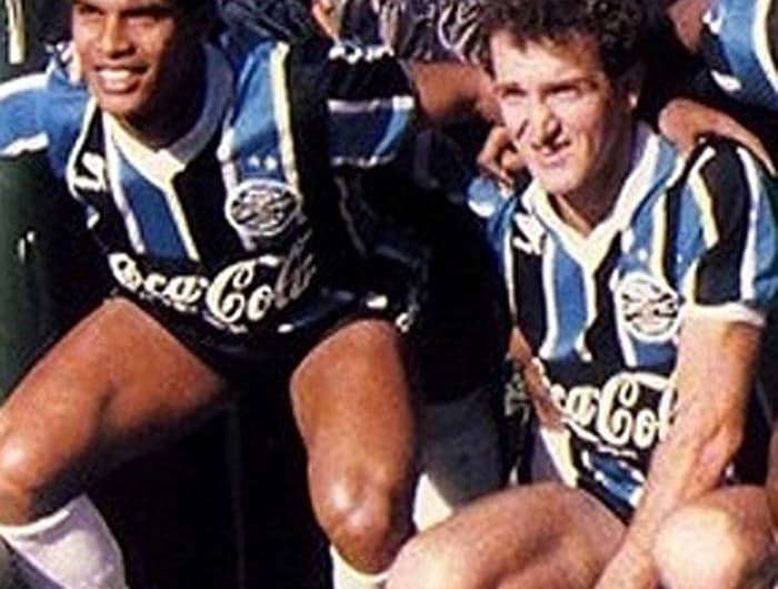 1989 - A dupla Cuca e Assis foram os heróis do Grêmio na conquista da Copa do Brasil em 89, anotando os dois gols da vitória de 2 a 1 sobre o Sport.