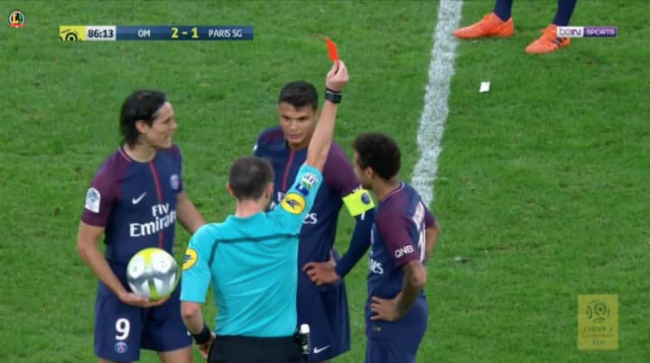 Neymar estreia no clássico francês com cartão vermelho