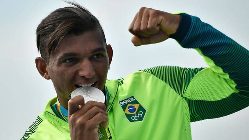 Isaquias Queiroz conquistou duas medalhas de prata e uma de bronze na Olimpíada da Rio-2016