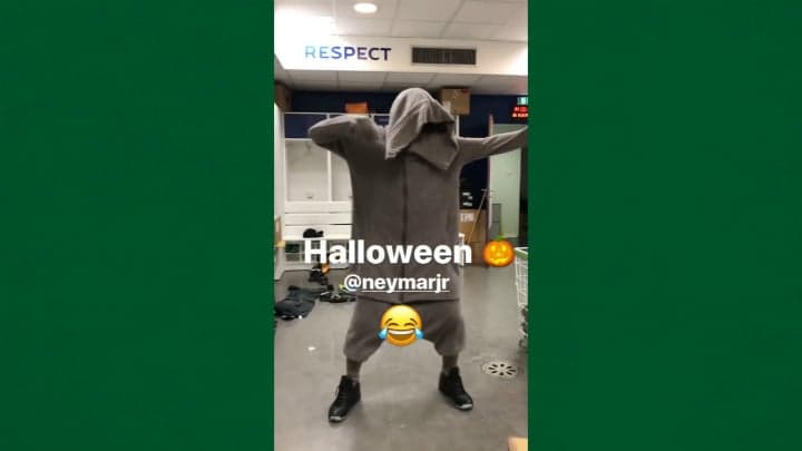 Neymar entra no clima de Halloween
