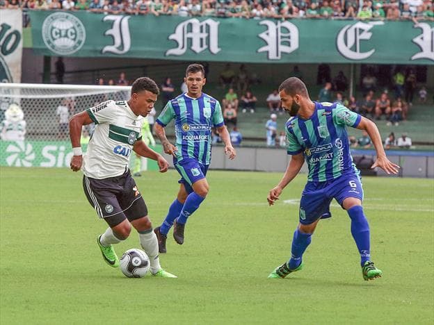 Principalmente no primeiro tempo, Coritiba não conseguiu demonstrar um bom futebol no Couto Pereira