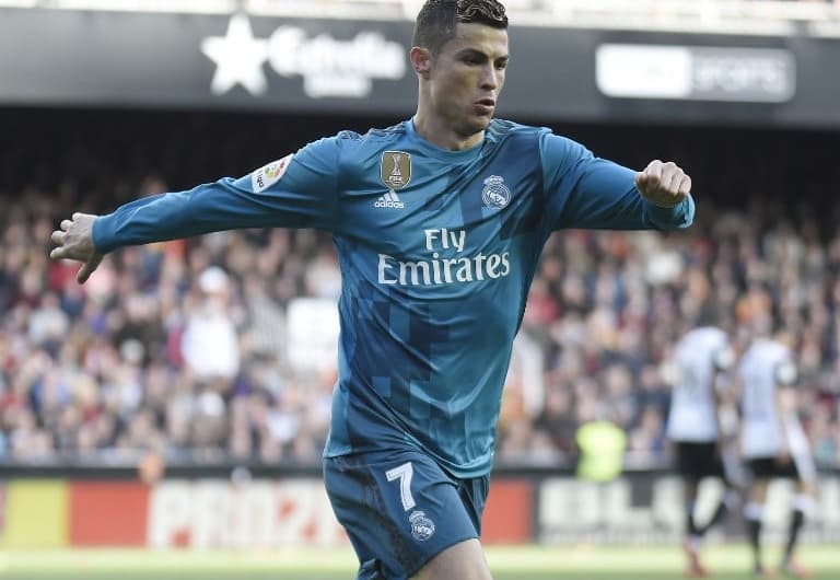 Cristiano Ronaldo comemora pelo Real contra o Valencia
