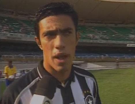 GALERIA: A carreira de&nbsp;Tiago Calvano, que estreou no Barça junto com Messi. Ele começou no Botafogo, em 2001&nbsp;