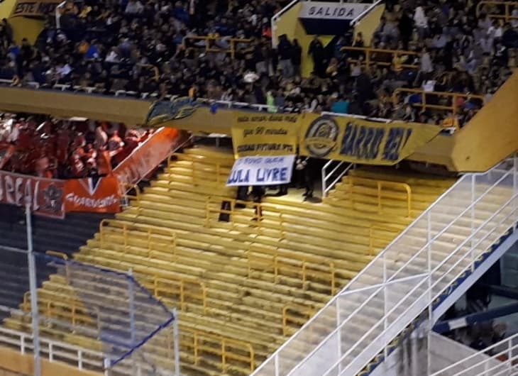Manifesto pró-Lula foi observado no estádio argentino