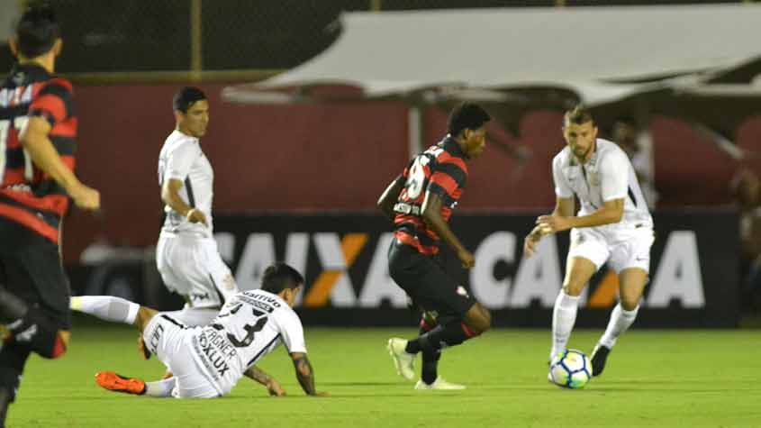 Vitória e Corinthians empataram sem gols nesta quarta-feira, no Barradão, pela ida das oitavas de final da Copa do Brasil. Pelo Timão, Fagner foi um dos melhores. Veja a seguir todas as notas (por Guilherme Amaro)