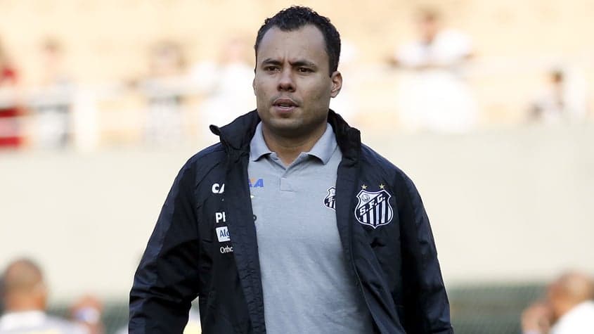 Jair Ventura é pressionado no Santos