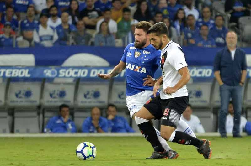 Andrey marcou o gol do Vasco. Confira a seguir outras imagens do empate com o Cruzeiro na galeria especial do LANCE!
