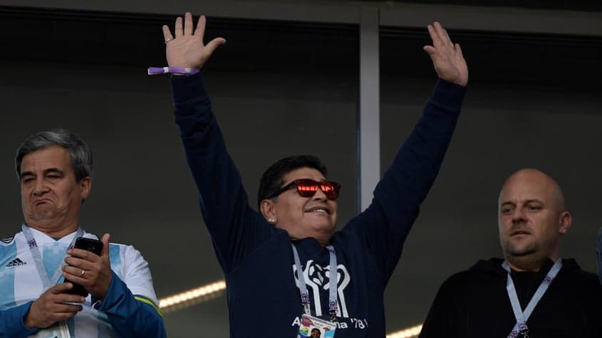 Maradona assistindo Argentina x Islândia