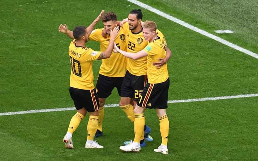 Jogadores belgas celebram&nbsp; a jogada de Chadli (22) para o gol de Meunier (fora da foto) logo aos três minutos
