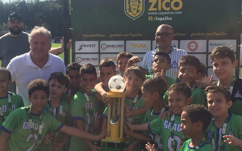 Ex-jogador do Flamengo, Galinho participa de premiação da Copa Zico