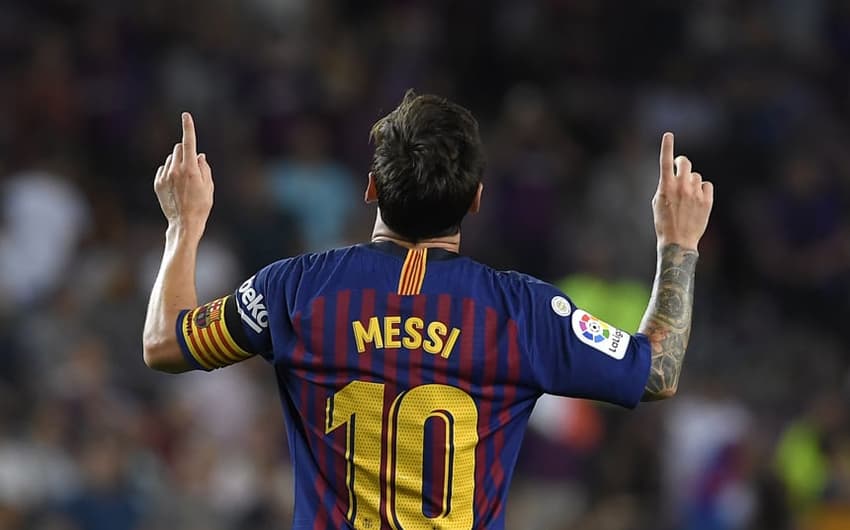 Messi teve uma atuação de gala na estreia do Barcelona com goleada sobre o Alavés. O argentino marcou duas vezes no triunfo por 3 a 0