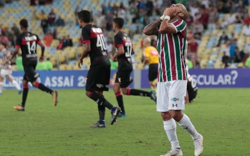 atacante do Fluminense lamentando no jogo de ontem