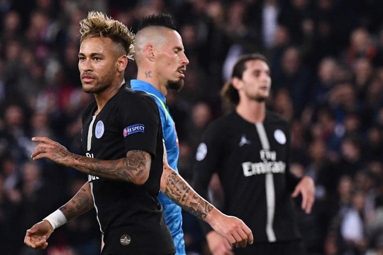 Neymar procurou jogo, tentou finalizações, mas não brilho no suado empate do PSG em casa diante do Napoli