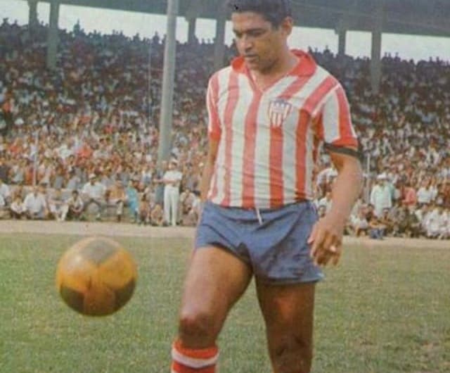 Mané Garrincha realizou um jogo com a camisa do Junior Barranquilla-COL