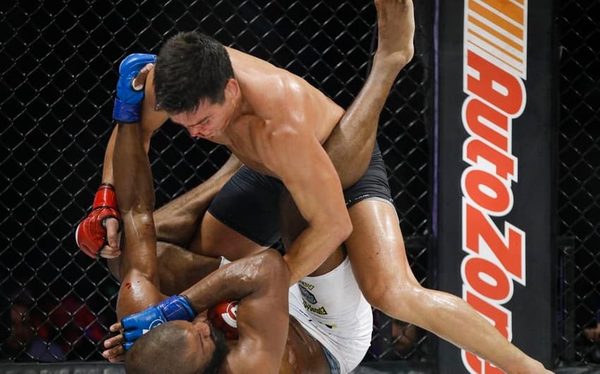 Lyoto Machida venceu por decisão dividida a batalha contra Rafael Carvalho ((Foto: Esther Lin/MMA Fighting)