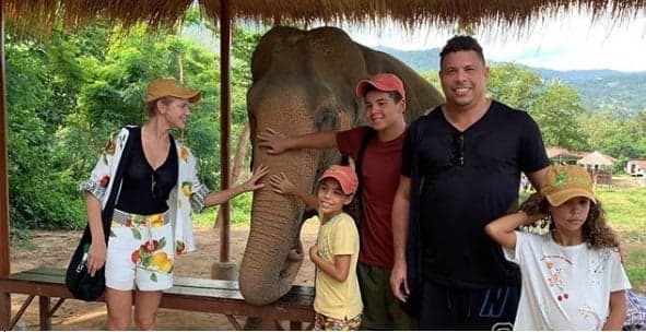 Ronaldo posta foto em Santuário de Elefantes