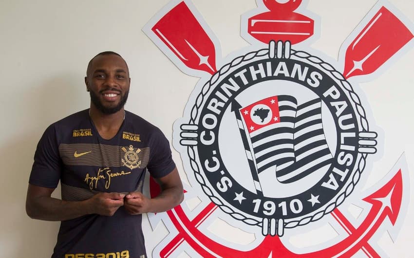 Manoel chega ao Corinthians com contrato de empréstimo até o fim desta temporada