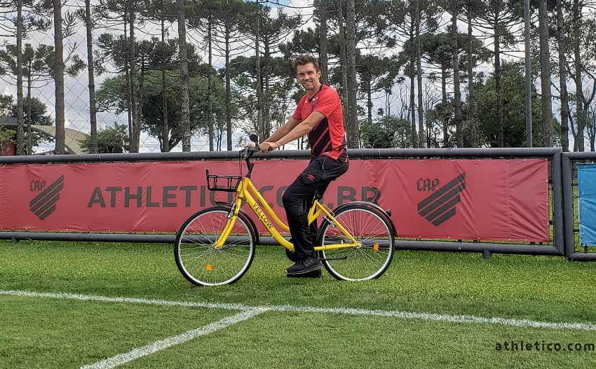 Paulo André em anúncio da parceria entre Athletico e Yellow